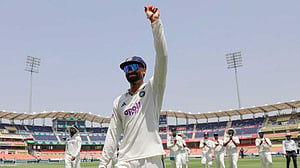 অভিষেকেই ৬ উইকেট নিয়ে ৪৭ বছর পুরোনো রেকর্ড ভাঙলেন সুতার
