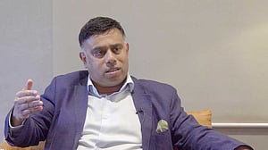 ‘রাজনৈতিক সদিচ্ছা’ ছাড়া অর্থনীতির সংকট কাটবে না: মাসরুর রিয়াজ