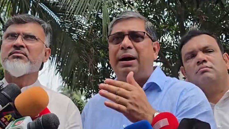 মুসলিম বাজার খাল থেকে ‘৪৫০ ট্রাক’ বর্জ্য অপসারণ: এলজিআরডি প্রতিমন্ত্রী