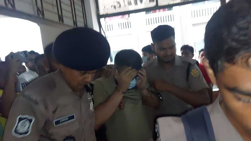 আত্মীয়কে যৌন নিপীড়ন: এস্তে মেডিকেলের এমডি কারাগারে, শুনানি শেষে হট্টগোল