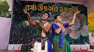 'প্রকৃতির বন্ধু হওয়ার’ বার্তা নিয়ে শহীদ মিনারে বর্ষা উৎসব