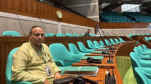 প্রধানমন্ত্রীর নির্দেশে বিমানবন্দর থেকে ‘সাথে সাথেই’ সংসদে এমরান