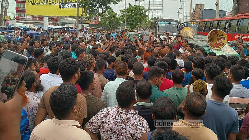 ময়মনসিংহে শতাধিক অবৈধ স্থাপনা উচ্ছেদ, প্রতিবাদে মহাসড়ক অবরোধ