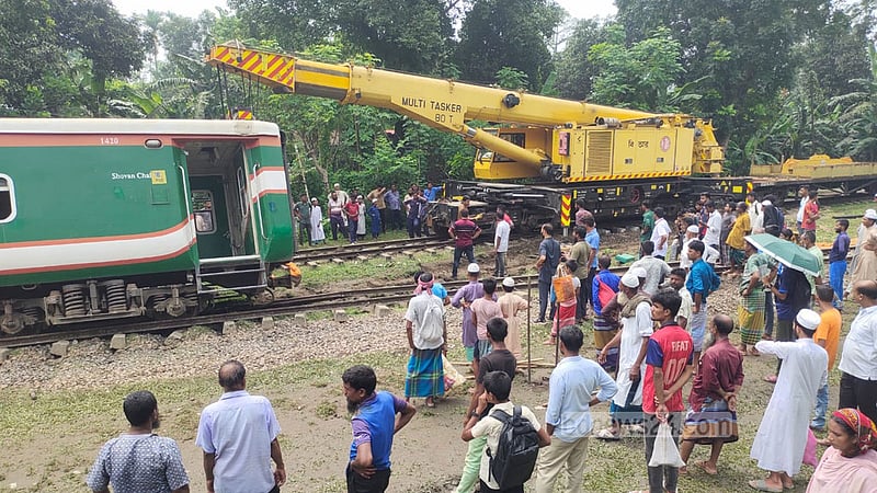 ময়মনসিংহে ট্রেনের ৩ বগি লাইনচ্যুত: সাড়ে ১৮ ঘণ্টা পর রেললাইন সচল
