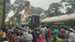 ময়মনসিংহে লাইনচ্যুত ৩ বগির ২টি উদ্ধার, ট্রেন চলাচল স্বাভাবিক