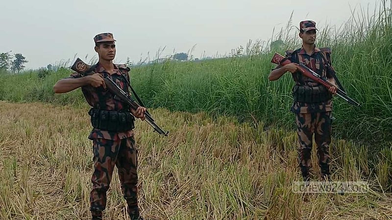 নওগাঁয় ৯ জনকে পুশ ইনের চেষ্টা, বিজিবির বাধায় শূন্য রেখায় অবস্থান