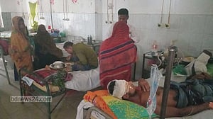 নড়াইলে দুপক্ষের সংঘর্ষ-বাড়ি ভাঙচুর, আহত ১৫