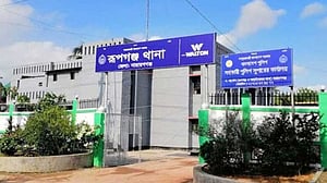 অপহরণ চেষ্টার মামলায় নারায়ণগঞ্জে ডিবির চার সদস্য গ্রেপ্তার, গণপিটুনি