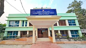 এসিল্যান্ডসহ কোনো কর্মীর ‘দেখা পাননি’ সচিব, ৮ জনকে শোকজ