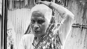 কুকুর টানছিল বস্তা, পরে মিলল বৃদ্ধার অর্ধগলিত লাশ