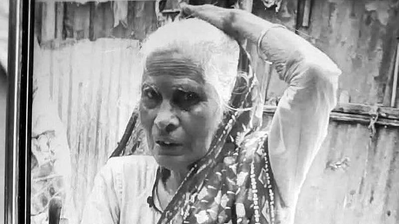 কুকুর টানছিল বস্তা, পরে মিলল বৃদ্ধার অর্ধগলিত লাশ