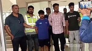 নাটোর হাসপাতালে সন্তানের চিকিৎসা নিতে আসা গৃহবধূকে ‘ধর্ষণ’, গ্রেপ্তার ৩