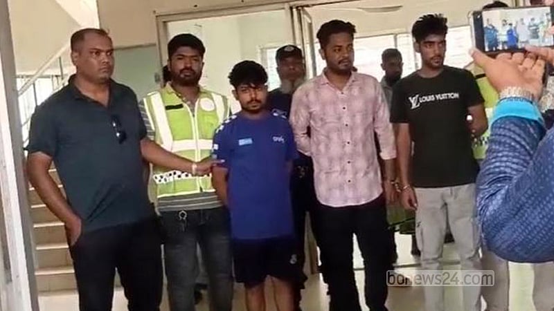 নাটোর হাসপাতালে সন্তানের চিকিৎসা নিতে আসা গৃহবধূকে ‘ধর্ষণ’, গ্রেপ্তার ৩