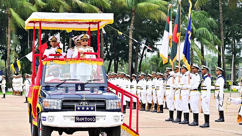 নৌবাহিনীতে কমিশন পেলেন ৬১ নবীন কর্মকর্তা