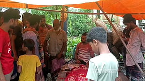 নেত্রকোণায় মাছ ধরার সময় বজ্রপাতে যুবক নিহত