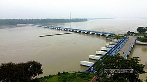 হঠাৎ উজানের ঢলে বাড়ছে তিস্তার পানি, ফসল নিয়ে চিন্তা