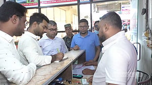 নোয়াখালীতে বাসে অতিরিক্ত ভাড়া আদায়, ৪ কাউন্টারকে জরিমানা