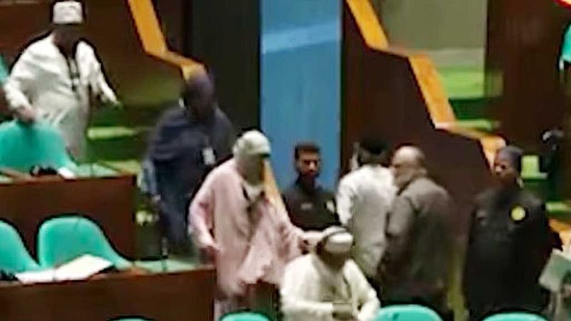 সংসদে বিরোধী দলের ওয়াকআউট