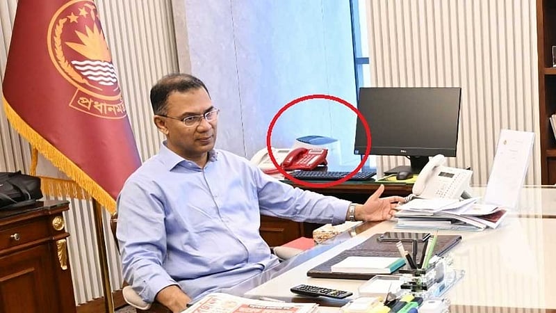 প্রধানমন্ত্রীর লাল টেলিফোনের তার চুরির ঘটনায় দুজন গ্রেপ্তার