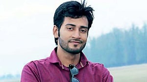 অন্ধকারে দাঁড়িয়ে ছিলেন তিনজন, টর্চলাইট জ্বালিয়ে দেখতে যাওয়া তরুণ খুন