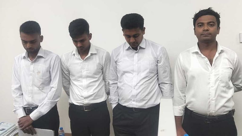 ‘প্রক্সি’ দিয়ে লিখিত পার হয়ে মৌখিক পরীক্ষায় গিয়ে ধরা