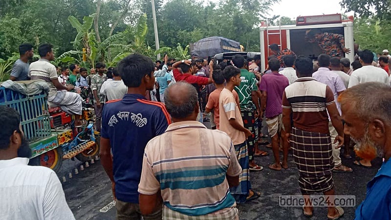 রাজশাহীতে ট্রাক-মাহেন্দ্র সংঘর্ষে নিহত ২