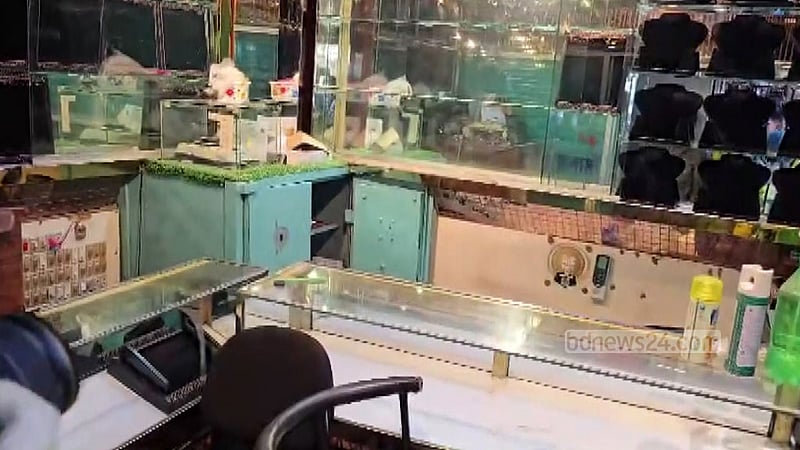 রাজশাহীতে দেয়াল কেটে সোনার দোকানে চুরি, ‘২০০ ভরি স্বর্ণ লুট’