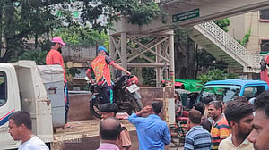 রাজশাহী নগরীতে অবৈধ দখল উচ্ছেদ, জব্দ কয়েকটি যানবাহন