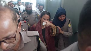 আদালতে অসুস্থ সাবেক এমপি সাবিনা আক্তার তুহিন