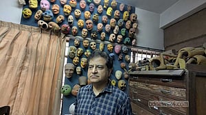 বাবা পাপেটের মাধ্যমে আনন্দের শিক্ষা ছড়িয়ে দিতে চেয়েছিলেন: মুস্তাফা মনোয়ারের ছেলে