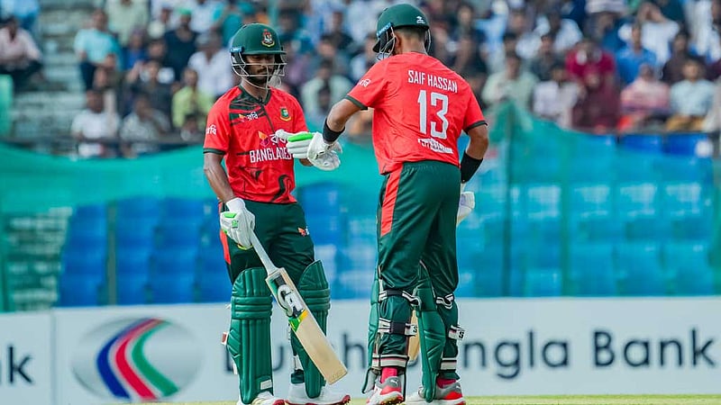 বাজে ব‍্যাটিংয়ের পর ধারহীন বোলিংয়ে ৭ উইকেট হার