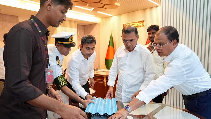 পচা সবজি থেকে পচনযোগ্য পলিথিন, শিক্ষার্থী সাজ্জাদুলের উদ্ভাবনে মুগ্ধ প্রধানমন্ত্রী