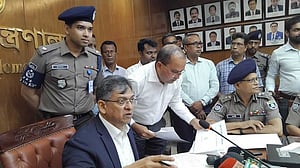 পলাতক পুলিশ সদস্যদের বিরুদ্ধে ব্যবস্থা চলমান: স্বরাষ্ট্রমন্ত্রী