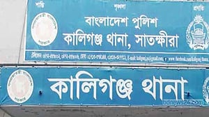 সাতক্ষীরার স্কুলছাত্রীর লাশ, হত্যাকারী সন্দেহে নারীকে পিটিয়ে খুন