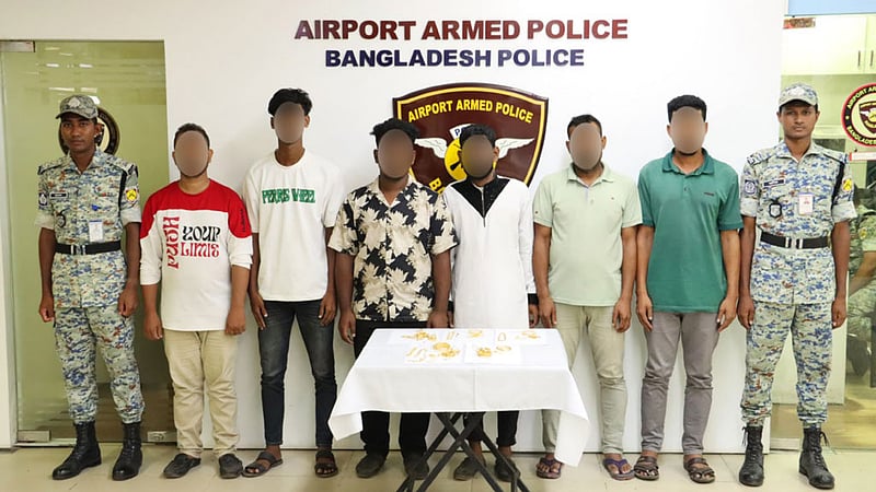 শাহজালালে কোটি টাকার সোনাসহ ৬ জন আটক