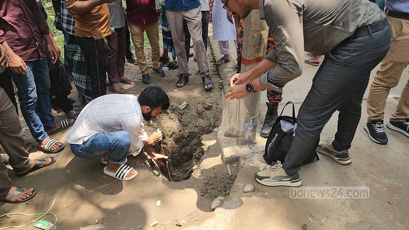 শরীয়তপুরে মাটিতে ‘ধোঁয়া’: গ্যাসের উপস্থিতি পায়নি বাপেক্স