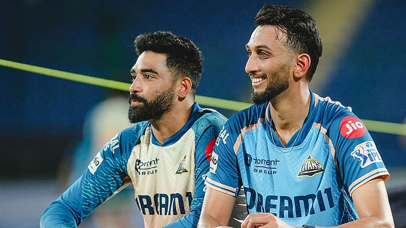 সিরাজকে সরিয়ে প্রাসিধকে নিল ভারত