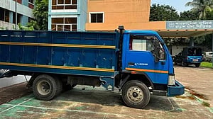 সিরাজগঞ্জে গরু ও পিকআপ রেখে পালাল চোর