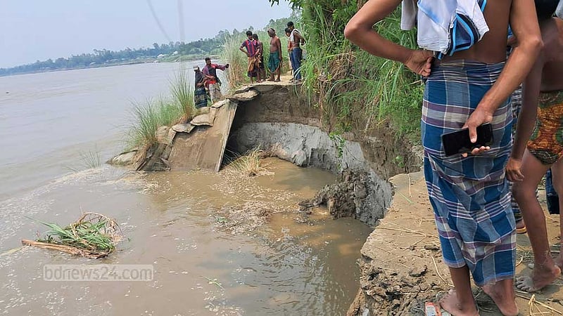 সিরাজগঞ্জে বাড়ছে যমুনার পানি, নদীতীরে ভাঙন আতঙ্ক