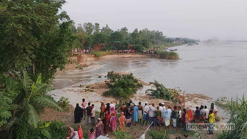 যমুনায় বাড়ছে পানি ভাঙছে পাড়, বিলীন হচ্ছে ঘরবাড়ি