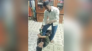 সিলেটে চুরির অভিযোগে ফেইসবুক লাইভে মারধর, ইউপি সদস্যকে থানায় তলব