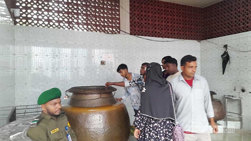 শাহজালাল মাজারের দান কীভাবে খরচ হয়, আইন কী বলে