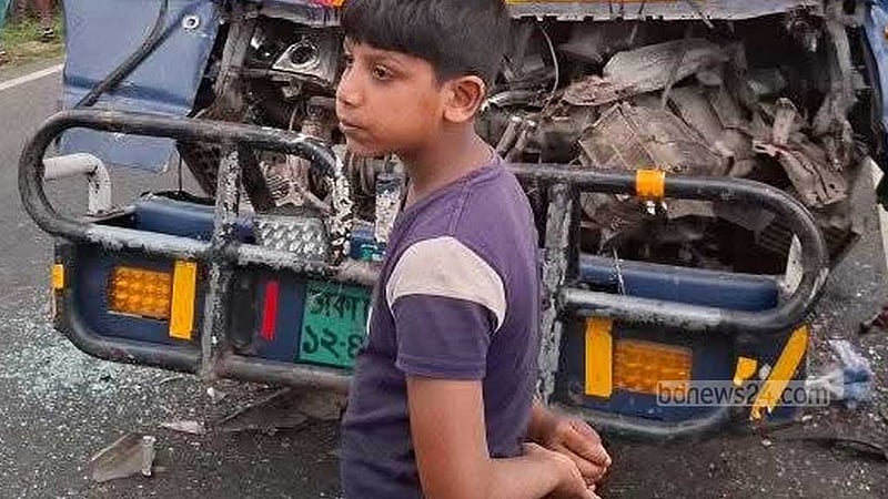 সখীপুরে দাঁড়িয়ে থাকা ট্রাকে ধাক্কা পিকআপ ভ্যানের, নিহত ৪