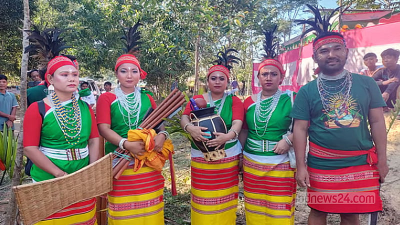 ‘দকমান্দার’ টিকে থাকার লড়াই