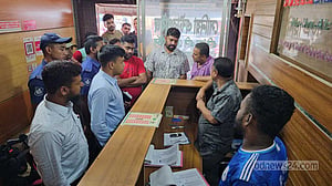 টাঙ্গাইলে অতিরিক্ত ভাড়া আদায় রোধে অভিযান, ২ কাউন্টারকে জরিমানা