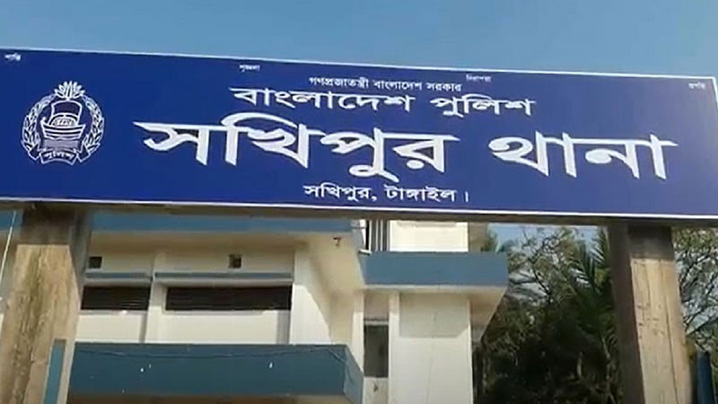 সন্তান কোলে অটোরিকশায় বসেছিলেন মা, ট্রাক কেড়ে নিল দুজনকে ‎