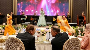 তারেক রহমানের সম্মানে আনোয়ার ইব্রাহিমের ভোজসভা