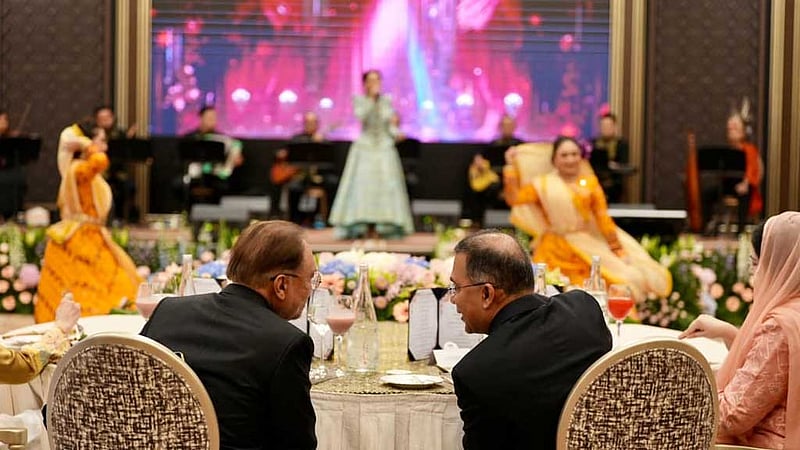 তারেক রহমানের সম্মানে আনোয়ার ইব্রাহিমের ভোজসভা