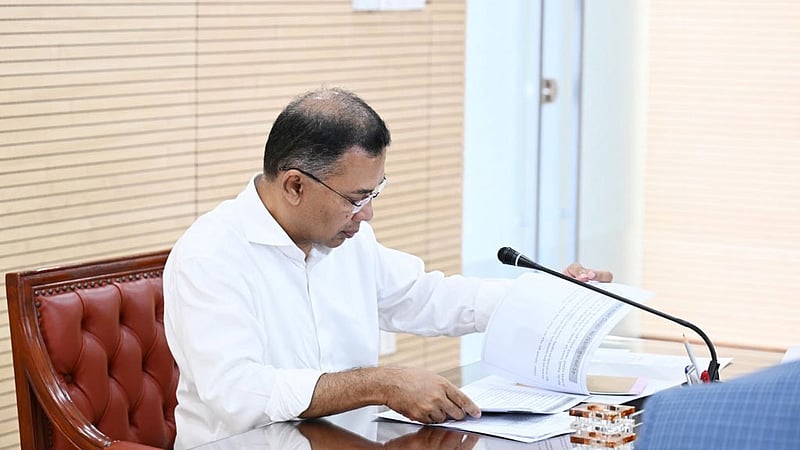 ঢাকার সড়কে এআই: কাজ দ্রুত শেষ করতে প্রধানমন্ত্রীর নির্দেশ