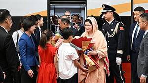 বেইজিংয়ে প্রধানমন্ত্রী তারেক রহমানকে উষ্ণ অভ্যর্থনা